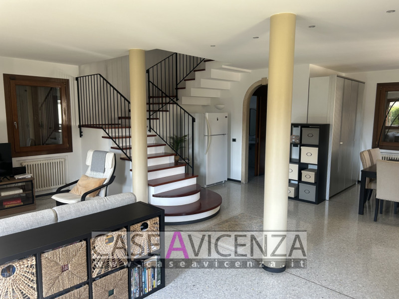 CAMISANO VICENTINO – Under exclusive mandate, we offer...Town-center living in an elegant villa w...