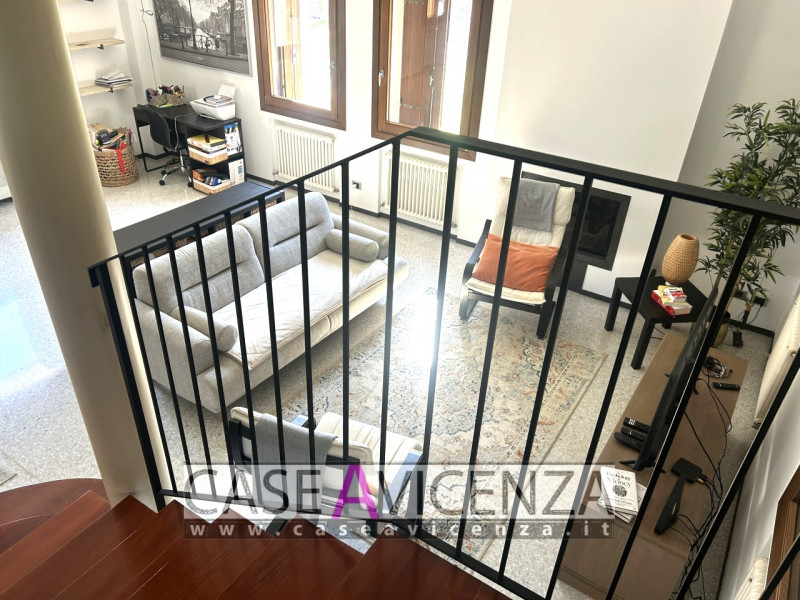 CAMISANO VICENTINO – Under exclusive mandate, we offer...Town-center living in an elegant villa w...