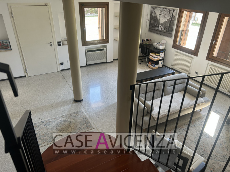 CAMISANO VICENTINO – Under exclusive mandate, we offer...Town-center living in an elegant villa w...