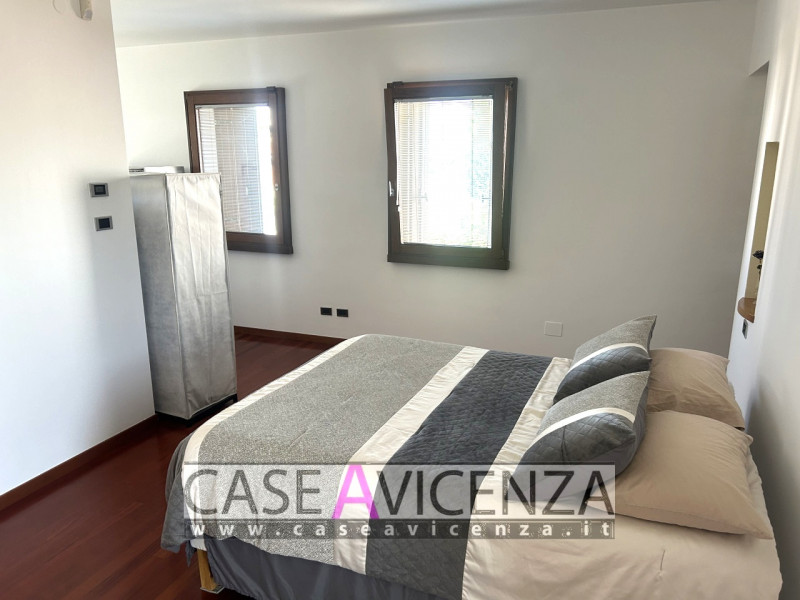CAMISANO VICENTINO – Under exclusive mandate, we offer...Town-center living in an elegant villa w...