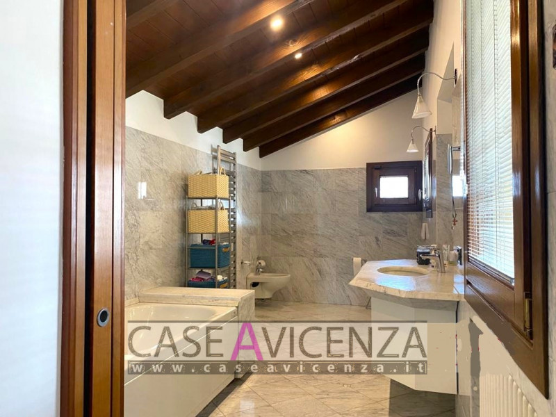CAMISANO VICENTINO – Under exclusive mandate, we offer...Town-center living in an elegant villa w...