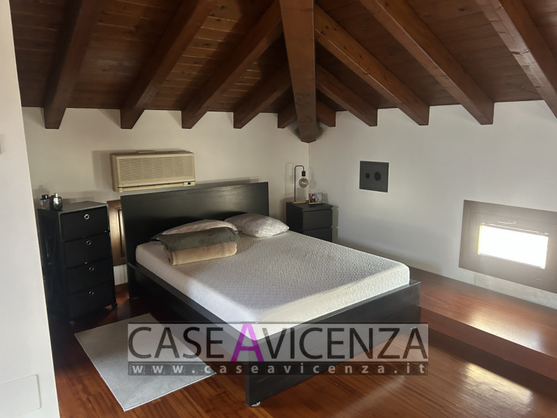 CAMISANO VICENTINO – Under exclusive mandate, we offer...Town-center living in an elegant villa w...