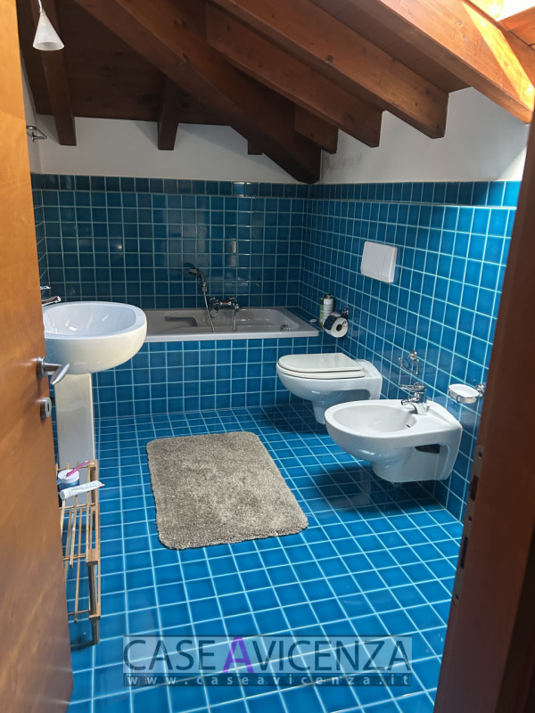 CAMISANO VICENTINO – Under exclusive mandate, we offer...Town-center living in an elegant villa w...