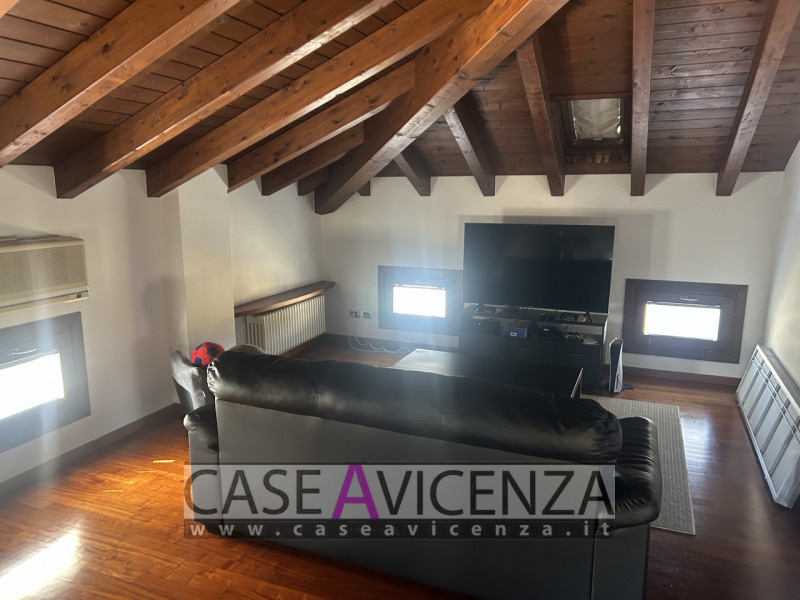 CAMISANO VICENTINO – Under exclusive mandate, we offer...Town-center living in an elegant villa w...