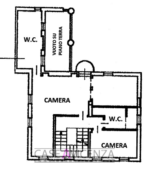 CAMISANO VICENTINO – Under exclusive mandate, we offer...Town-center living in an elegant villa w...