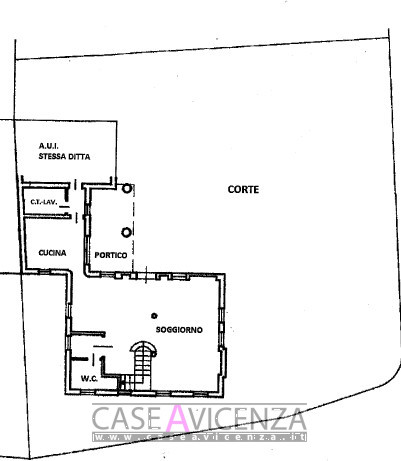 CAMISANO VICENTINO – Under exclusive mandate, we offer...Town-center living in an elegant villa w...