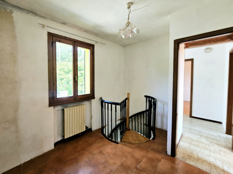 In un bel contesto paesaggistico ad Albettone, nella località di Lovertino, proponiamo in vendita...