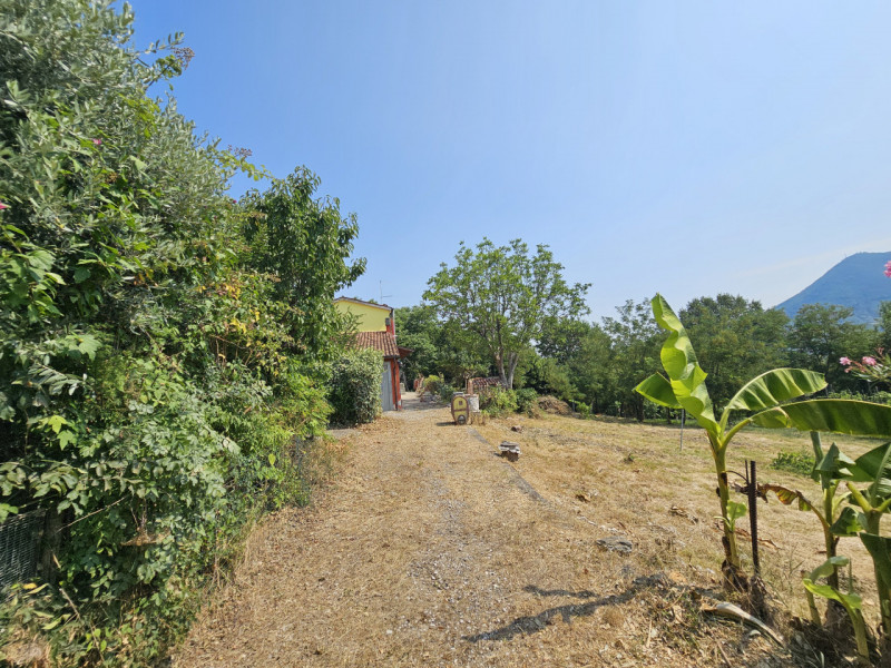 In un bel contesto paesaggistico ad Albettone, nella località di Lovertino, proponiamo in vendita...
