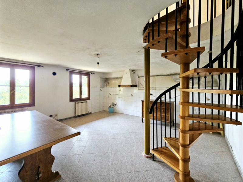 In un bel contesto paesaggistico ad Albettone, nella località di Lovertino, proponiamo in vendita...