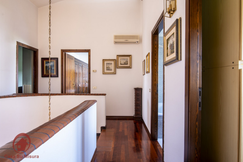 CADONEGHE rif. A180: Casa su misura ha il piacere di proporvi casa singola a Cadoneghe storica, i...