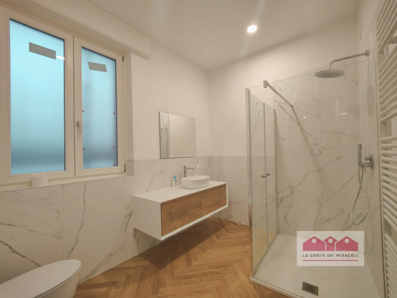 CENTRO STORICO: BELLISSIMO TRICAMERE COMPOSTO DA SOGGIORNO CON ANGOLO COTTURA, TRE CAMERE, DUE BA...