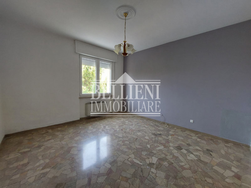 ZONA POLEGGE - Proponiamo in locazione un ampio appartamento tricamere ristrutturato ma non arred...