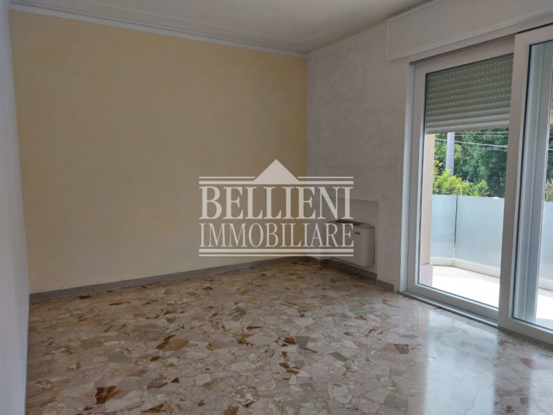 ZONA POLEGGE - Proponiamo in locazione un appartamento bicamere ristrutturato ma non arredato, id...