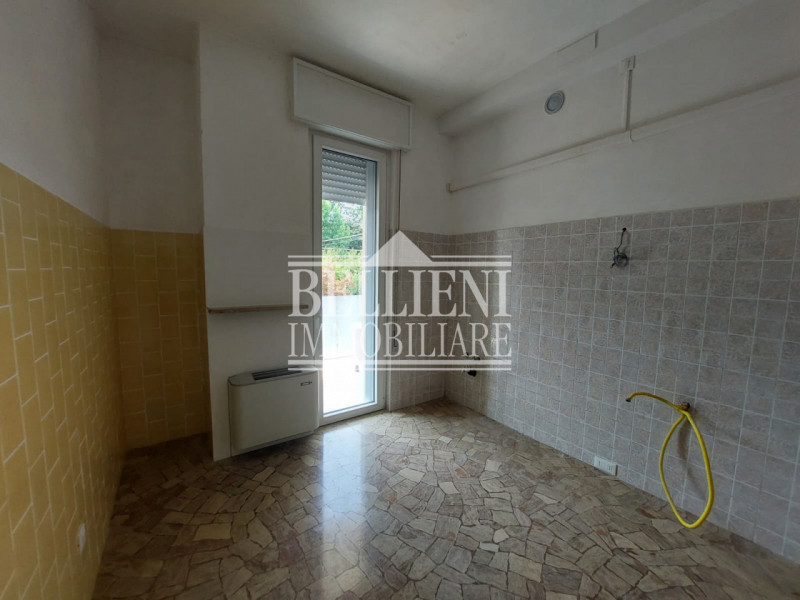 ZONA POLEGGE - Proponiamo in locazione un appartamento bicamere ristrutturato ma non arredato, id...
