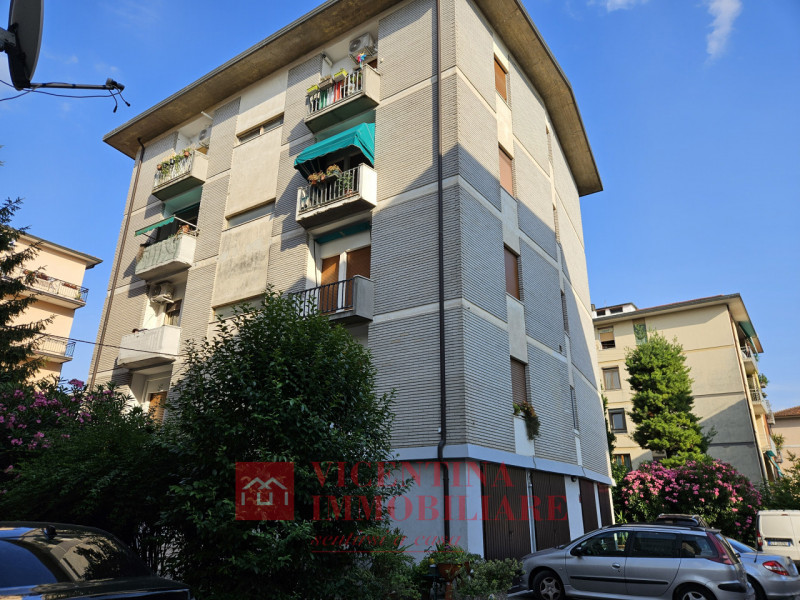 VICENZA - San Bortolo: Nel cuore del quartiere a due passi da scuole e piscine, vendesi BICAMERE ...