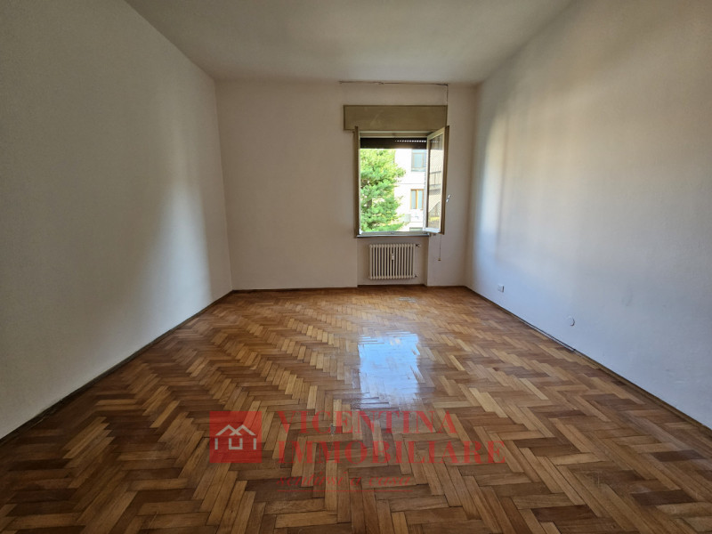 VICENZA - San Bortolo: Nel cuore del quartiere a due passi da scuole e piscine, vendesi BICAMERE ...
