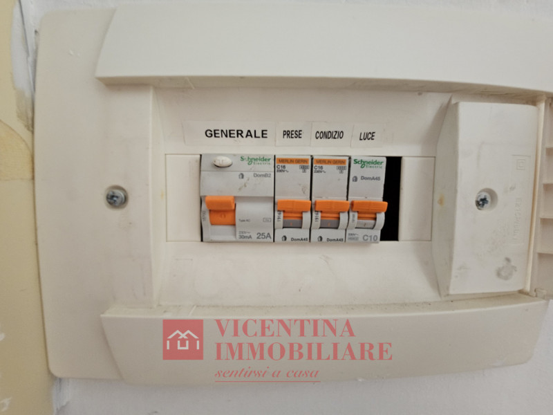 VICENZA - San Bortolo: Nel cuore del quartiere a due passi da scuole e piscine, vendesi BICAMERE ...