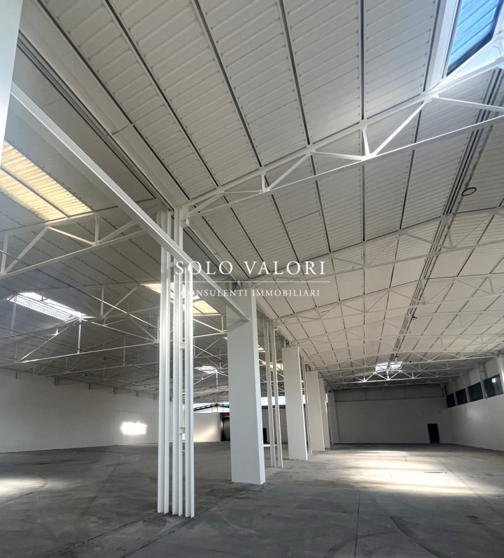 Rif. D234 (per info 338 9387816 Matteo - 393 1710719 Fabrizio)

Proponiamo in locazione capannone...