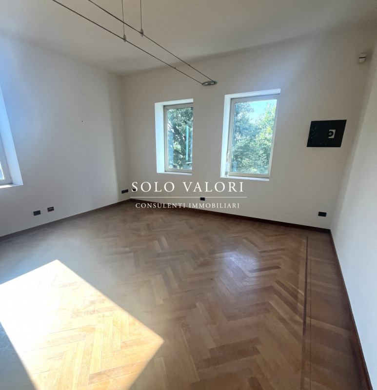 Rif. D234 (per info 338 9387816 Matteo - 393 1710719 Fabrizio)

Proponiamo in locazione capannone...