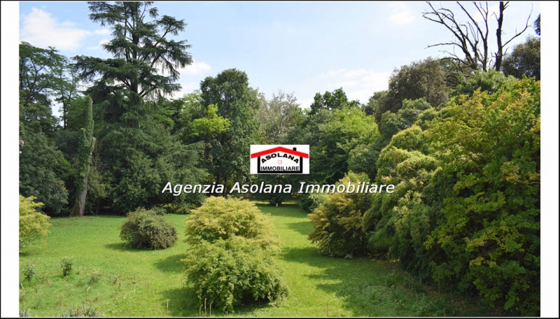 Vendesi Villa Veneta  con parco e laghetto privato in centro a Catello di Godego.
La villa di gen...