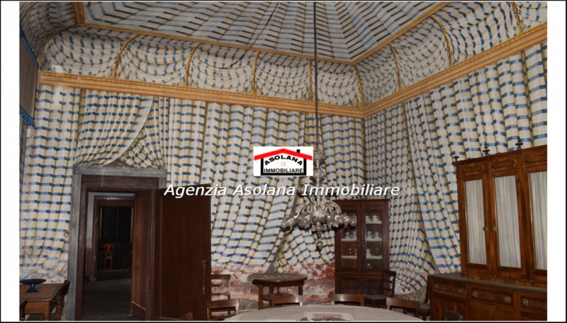 Vendesi Villa Veneta  con parco e laghetto privato in centro a Catello di Godego.
La villa di gen...