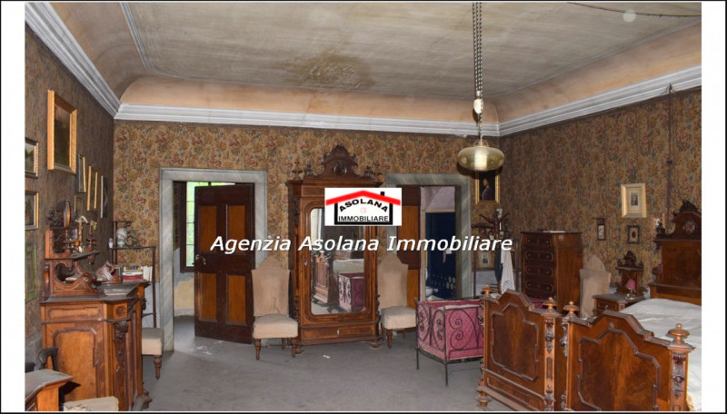 Vendesi Villa Veneta  con parco e laghetto privato in centro a Catello di Godego.
La villa di gen...
