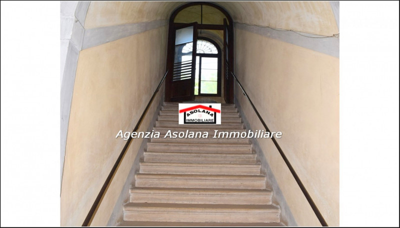 Vendesi Villa Veneta  con parco e laghetto privato in centro a Catello di Godego.
La villa di gen...