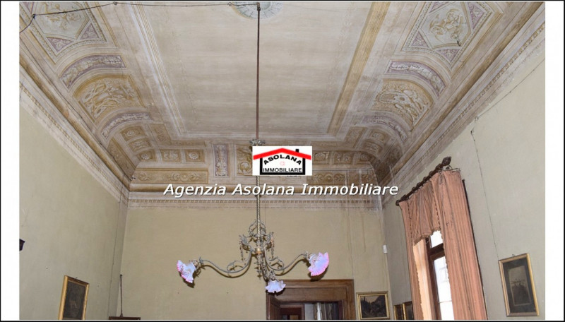 Vendesi Villa Veneta  con parco e laghetto privato in centro a Catello di Godego.
La villa di gen...