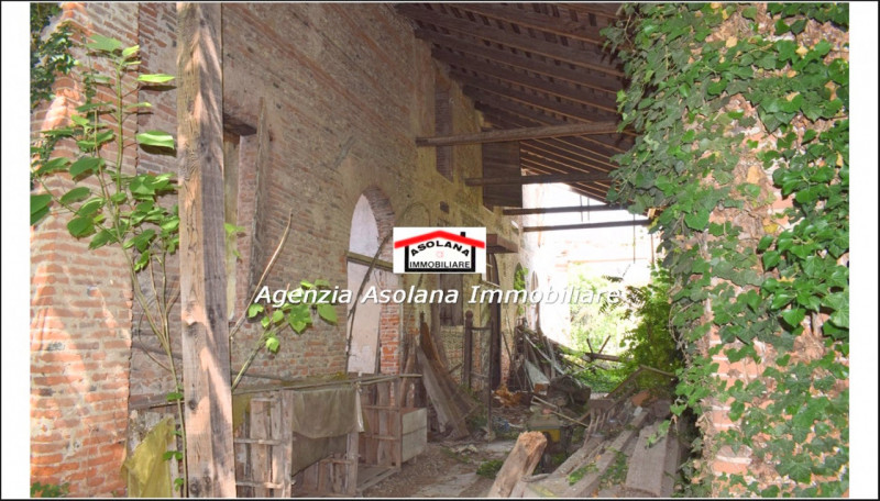 Vendesi Villa Veneta  con parco e laghetto privato in centro a Catello di Godego.
La villa di gen...