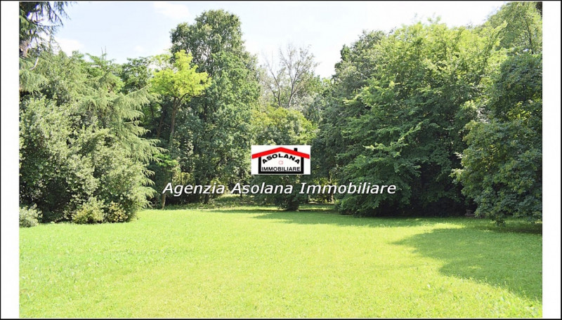 Vendesi Villa Veneta  con parco e laghetto privato in centro a Catello di Godego.
La villa di gen...