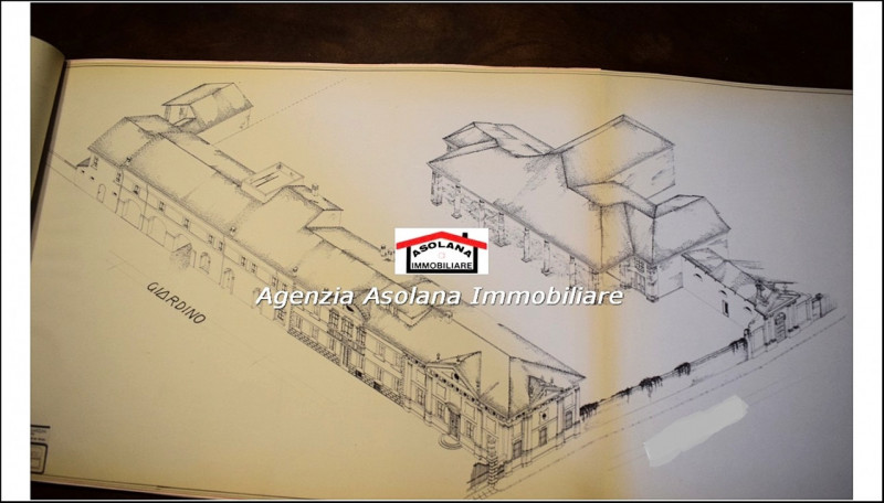 Vendesi Villa Veneta  con parco e laghetto privato in centro a Catello di Godego.
La villa di gen...