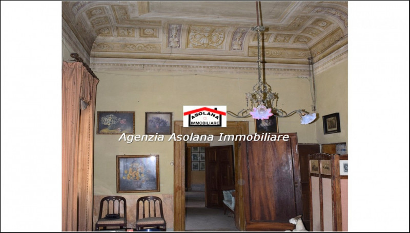 Vendesi Villa Veneta  con parco e laghetto privato in centro a Catello di Godego.
La villa di gen...