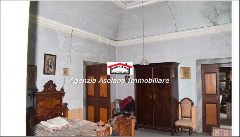 Vendesi Villa Veneta  con parco e laghetto privato in centro a Catello di Godego.
La villa di gen...