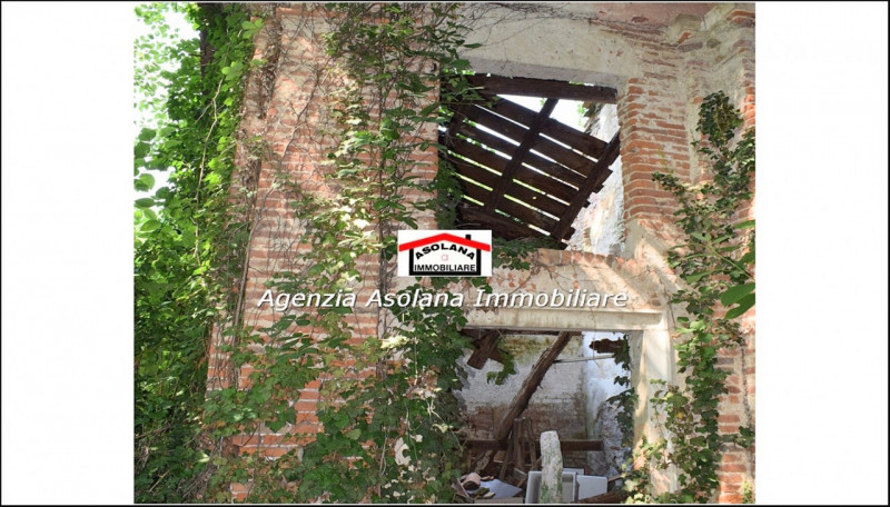 Vendesi Villa Veneta  con parco e laghetto privato in centro a Catello di Godego.
La villa di gen...