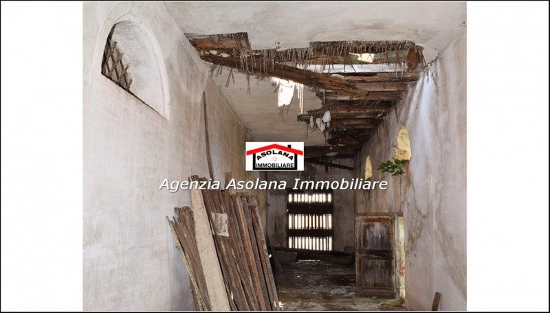 Vendesi Villa Veneta  con parco e laghetto privato in centro a Catello di Godego.
La villa di gen...