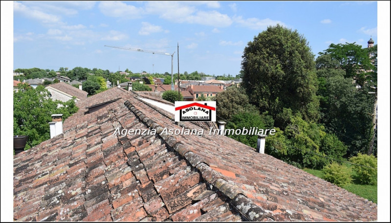 Vendesi Villa Veneta  con parco e laghetto privato in centro a Catello di Godego.
La villa di gen...