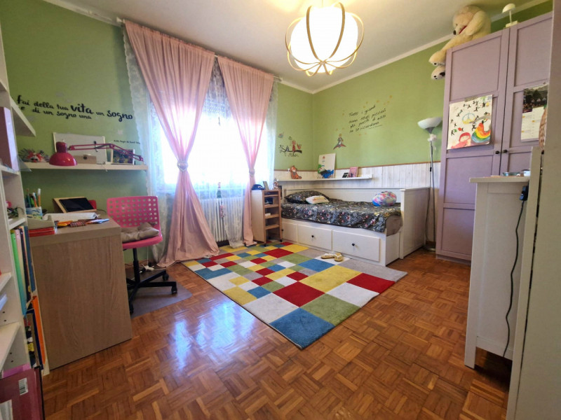 UBICAZIONE E CONTESTO

Proponiamo in vendita un appartamento tricamere biservizi situato al terzo...