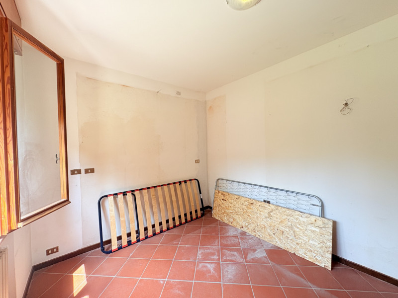 In una tranquilla zona residenziale, a pochi passi dal centro di Torreglia e comoda a tutti i pri...