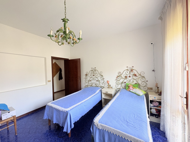 Nel cuore di Torreglia, in un tranquillo quartiere residenziale comodo a tutti i principali servi...