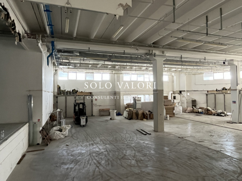Rif. D203d (per info 393 1710719 Fabrizio). Solo Valori propone in locazione una porzione di un c...