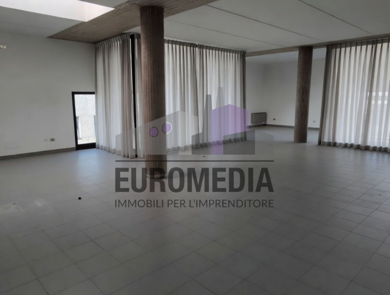 BRENDOLA: Rif. 1495_c_ANTONIO - Per info 338.4892021 – EUROMEDIA propone in zona commerciale, un ...