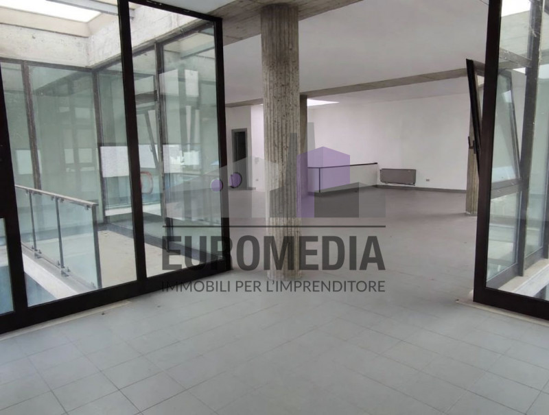 BRENDOLA: Rif. 1495_c_ANTONIO - Per info 338.4892021 – EUROMEDIA propone in zona commerciale, un ...