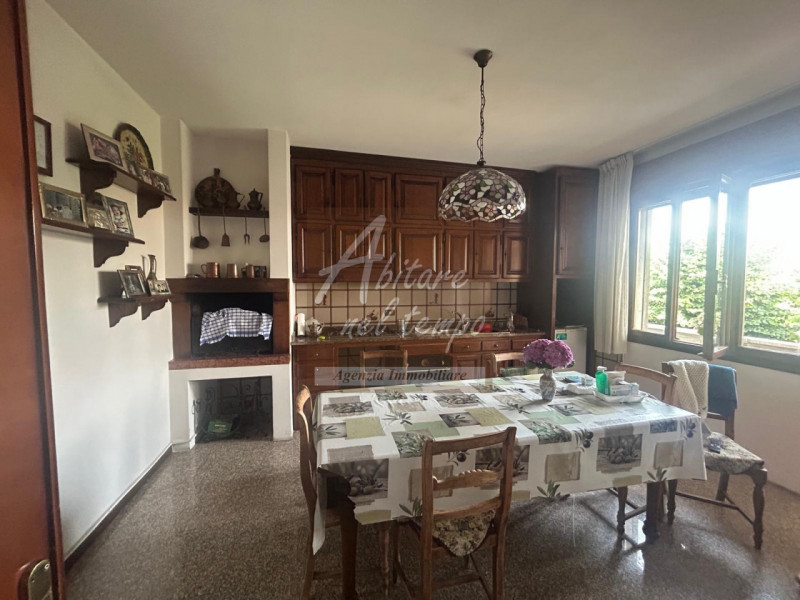 CAMPAGNATI DI TEZZE SUL BRENTA (VI)

In posizione strategica e centralissima a Campagnari di Tezz...