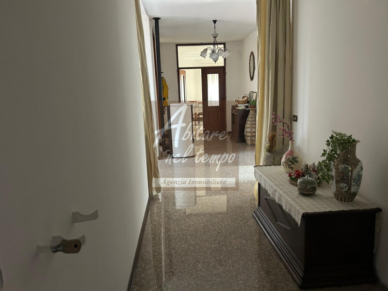 CAMPAGNATI DI TEZZE SUL BRENTA (VI)

In posizione strategica e centralissima a Campagnari di Tezz...