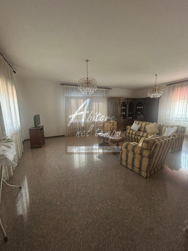 CAMPAGNATI DI TEZZE SUL BRENTA (VI)

In posizione strategica e centralissima a Campagnari di Tezz...