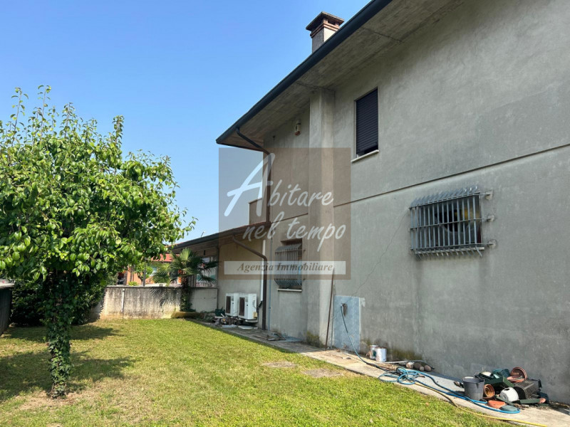 CAMPAGNATI DI TEZZE SUL BRENTA (VI)

In posizione strategica e centralissima a Campagnari di Tezz...