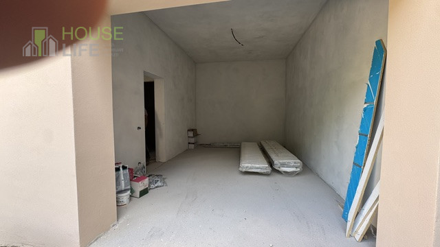 Scopri questo affascinante APPARTAMENTO mansardardato con ingresso indipendente inserito nella pi...