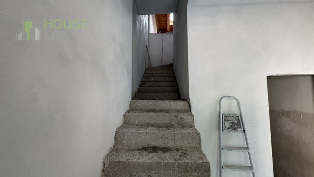 Scopri questo affascinante APPARTAMENTO mansardardato con ingresso indipendente inserito nella pi...