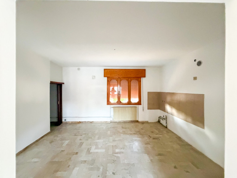 (Per INFO Vittorio 3517343301) Proponiamo in vendita una casa singola situata nel cuore di Trebas...