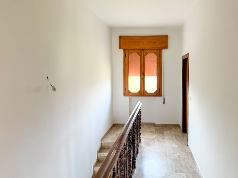 (Per INFO Vittorio 3517343301) Proponiamo in vendita una casa singola situata nel cuore di Trebas...